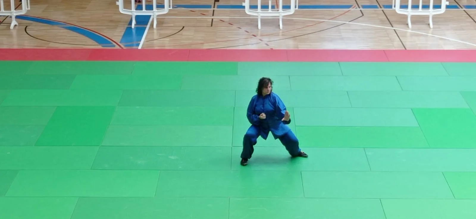 Maite García en competición de wushu, mano vacía